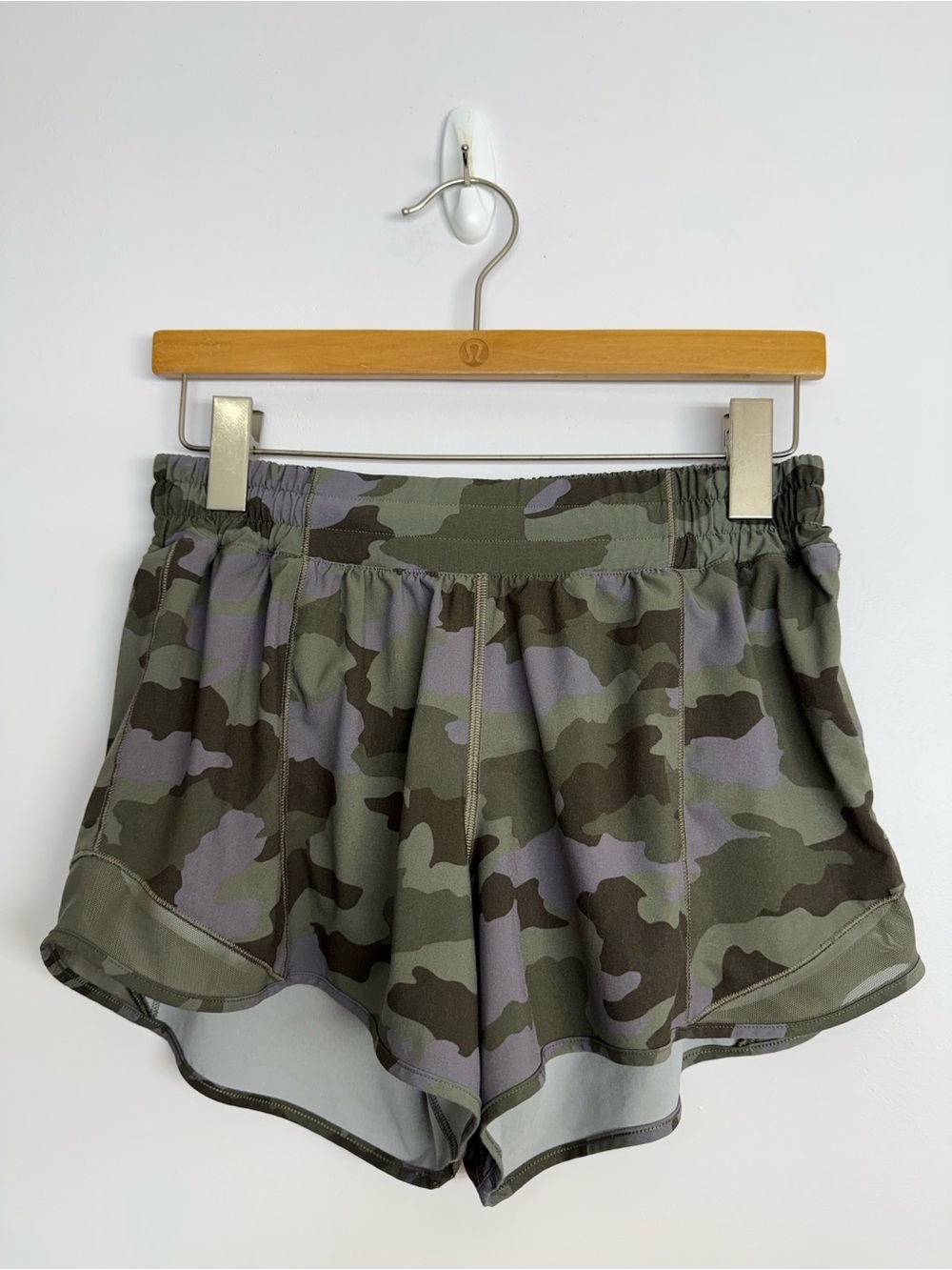 98: Lululemon Hotty Hot Short II 4" Heritage 365 Camo Dusky Lavender Multi Sz 8